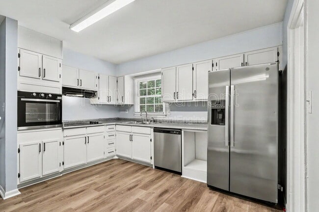 Photo - 2642 Hatfield Cir SE House