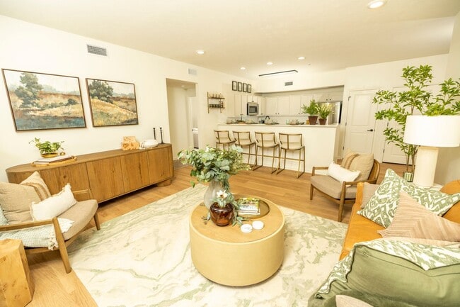 Foto del edificio - Beautiful 3 bed 3.5 bath Condo