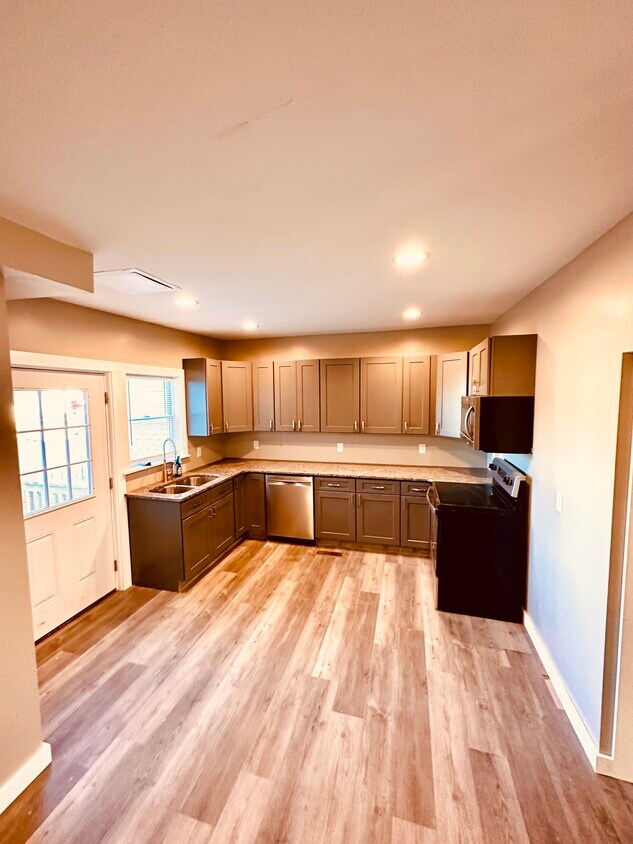 651 Broadway Unit Front, Hanover, PA 17331 Apartments in Hanover, PA