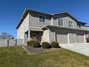 Building Photo - 7415 Saddlebrook Lp