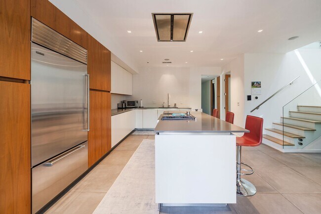Foto del edificio - Stunning Custom Home in Del Rey