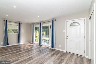 Building Photo - 400 E Main St