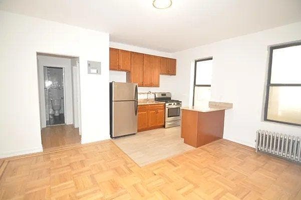 Foto del edificio - 1 bedroom in SUNNYSIDE NY 11104