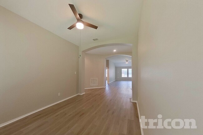 Foto del edificio - 522 Golden Bell Dr