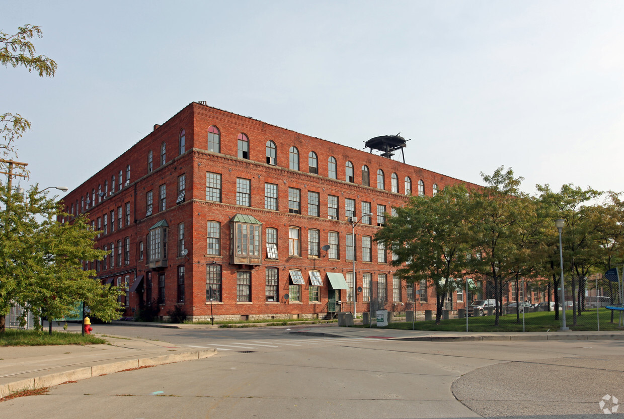 Building Photo - River Park Lofts