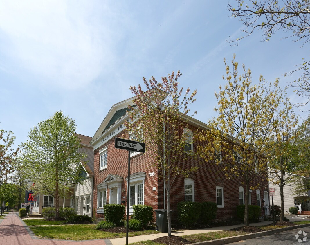 Foto principal - 708 Burlington Ave