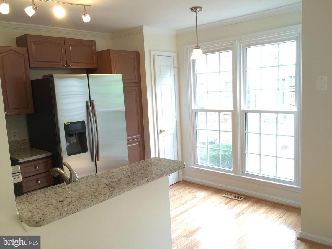 Foto principal - 4653 Lambert Dr