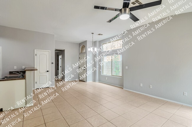 Building Photo - 2042 E Calle Arroyo Lindo