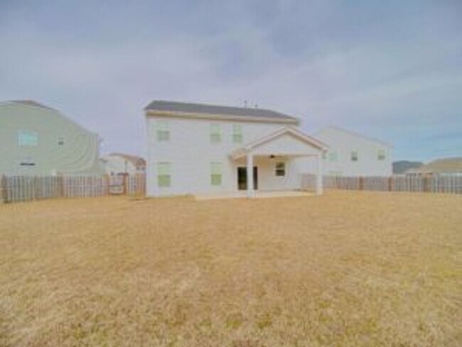 Building Photo - Like New in Longview!