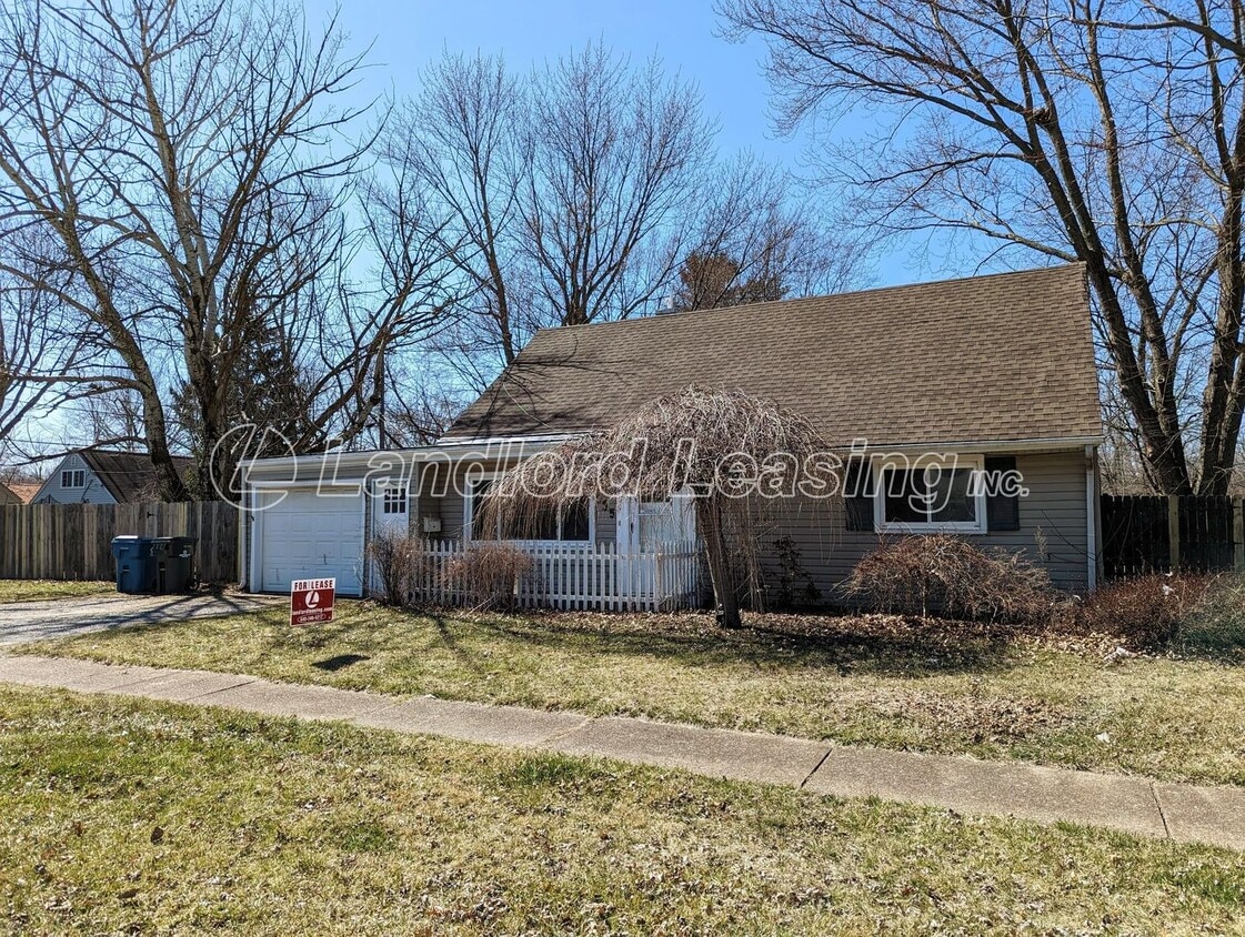 Primary Photo - Sheffield Lake 4 bedroom cape cod with att...