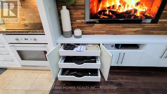 Building Photo - 16 Elgin St