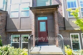 Building Photo - 1327 Greenwich Walk NE