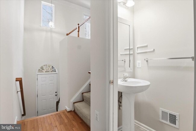 Building Photo - 4604 Carisbrooke Ln