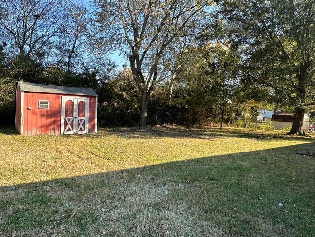 Building Photo - 139 Gwen Ave