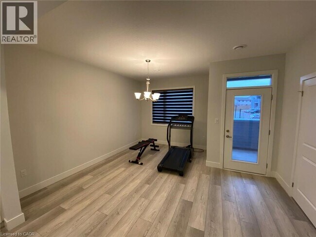 Building Photo - 925 Deveron Crescent