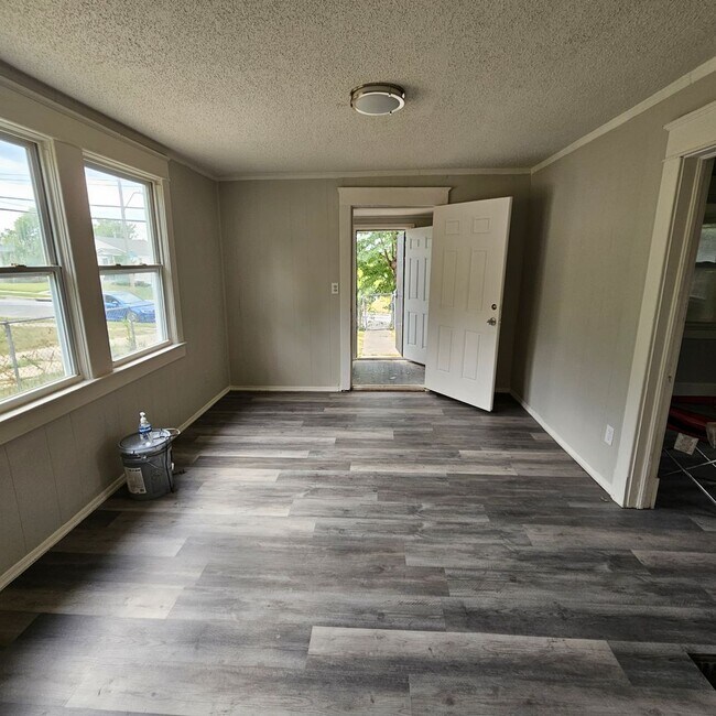 Building Photo - 5659 Indiana Ave | 3 BDRM 1 BATH | 1124 SQFT