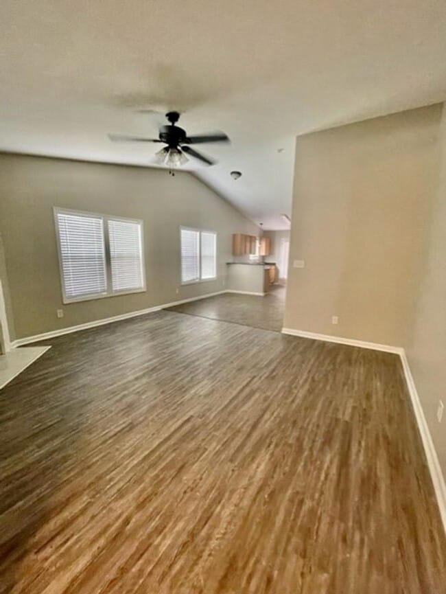 Foto del edificio - Welcome to the Adorable 3 bedroom 2 bath 1 car garage Home, located in the vibrant city of Charlo...