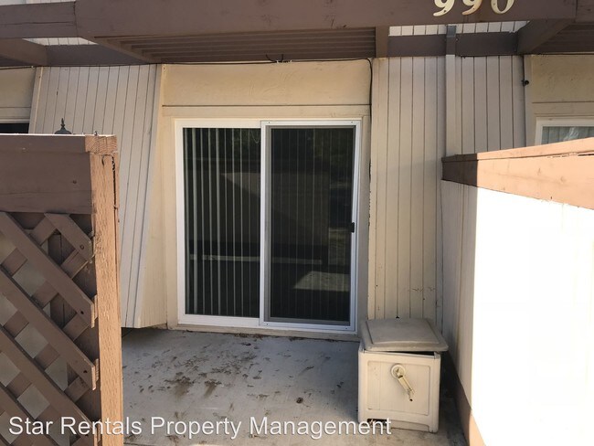 Building Photo - 3 br, 1.5 bath Apartment - 990 EL CAMINO
