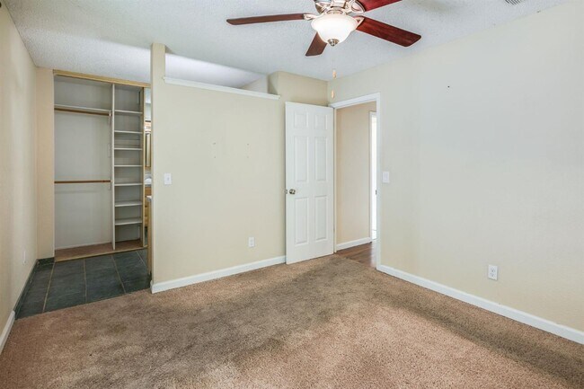 Building Photo - 6960 Stanford Oak Dr