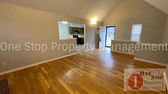 Foto del edificio - Charming 3 Bedroom, 2 Bathroom, 2 Car Garage Home in Parkville