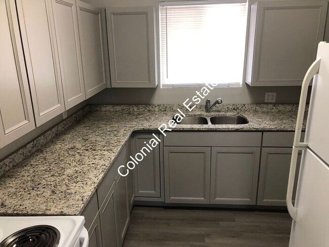 Building Photo - Very nice 2 bedroom 1 bathroom apartment n...