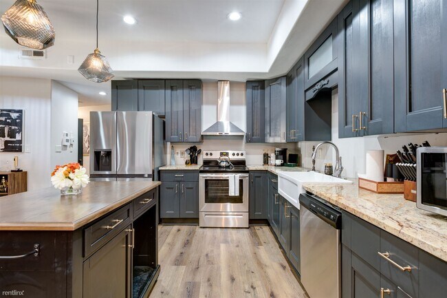 Foto del edificio - 2 br, 2.5 bath Condo - 705 N Main St #1