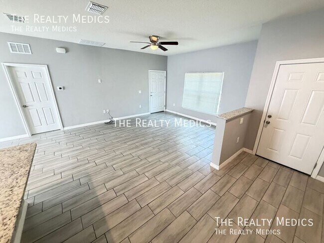 Foto del edificio - 491 Ixora Ave NW