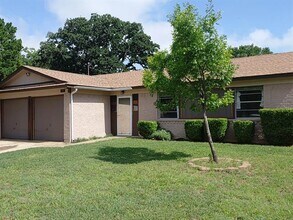 Building Photo - 701 Idlewilde Dr