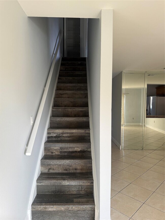 Foto del edificio - 320 Palm Cir E