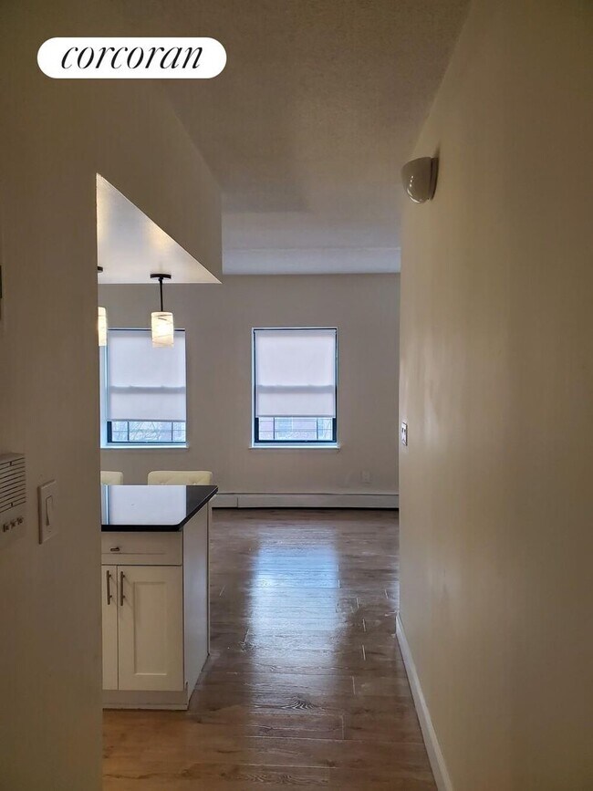 Building Photo - 71 E 118th St