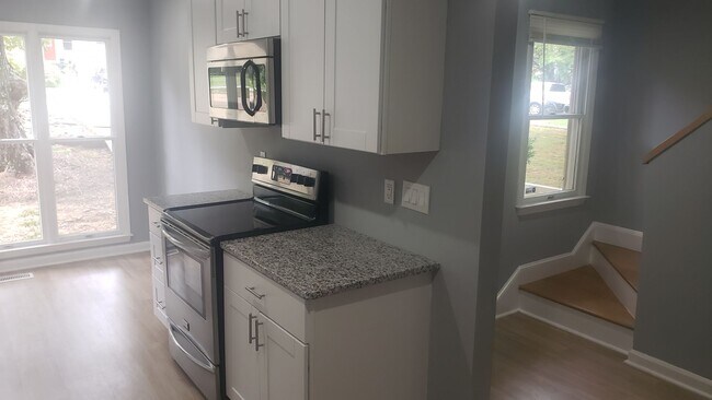 Foto del edificio - Charming 3br 3ba Townhome in Chapel Hill! ...