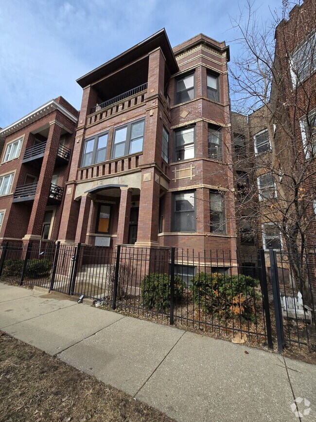Building Photo - 1530 E 65th Pl