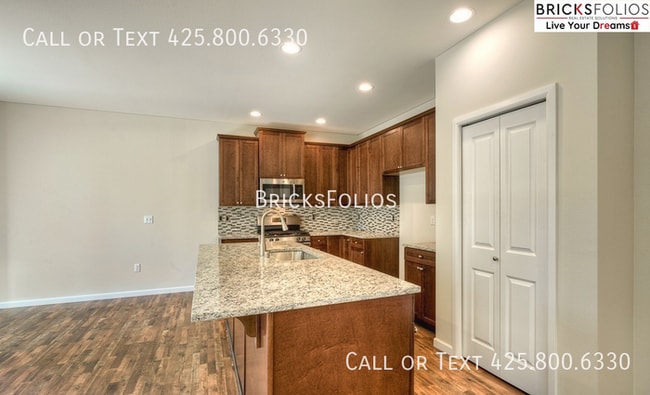 Building Photo - Your Puyallup Dream Home is Here – Open Layout, amazing Kitchen & More