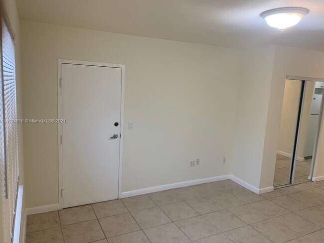 Foto del edificio - 575 NE 82nd St