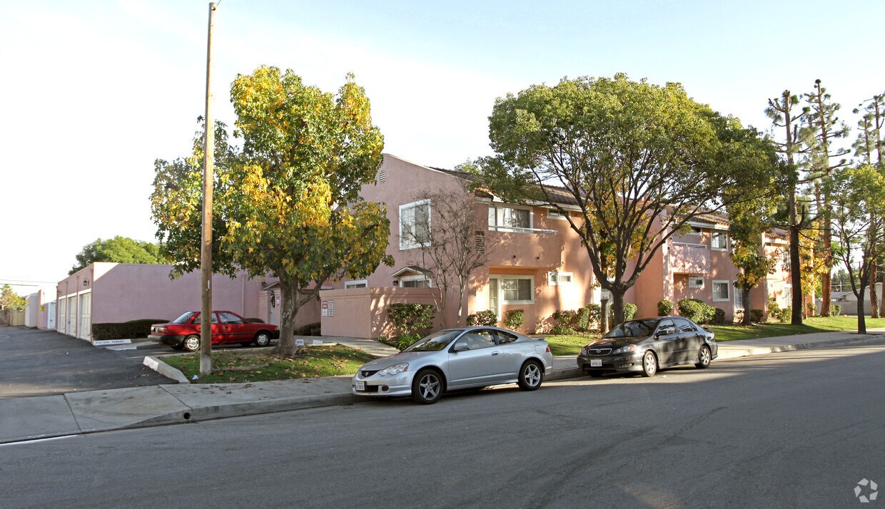 Foto del edificio - 12301 Alondra Blvd