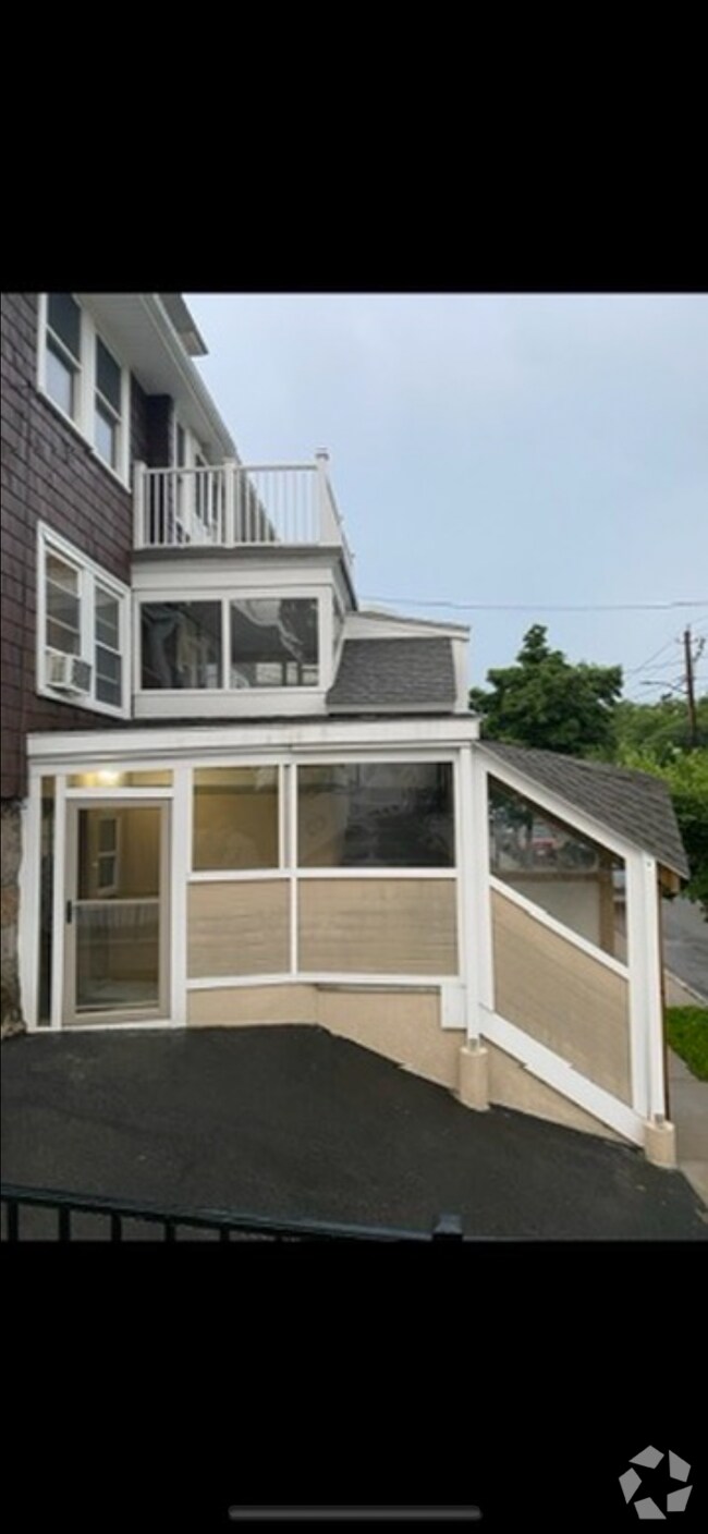Building Photo - 26 Hazelwood St