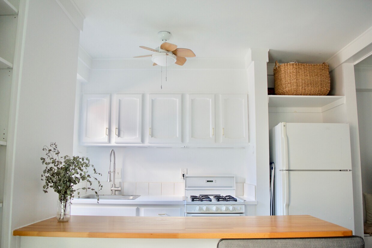 Kitchen - 2130 N St NW