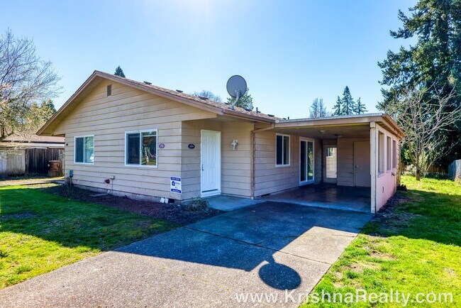 Building Photo - Charming 2 BD* 1 BA* Duplex Available For ...