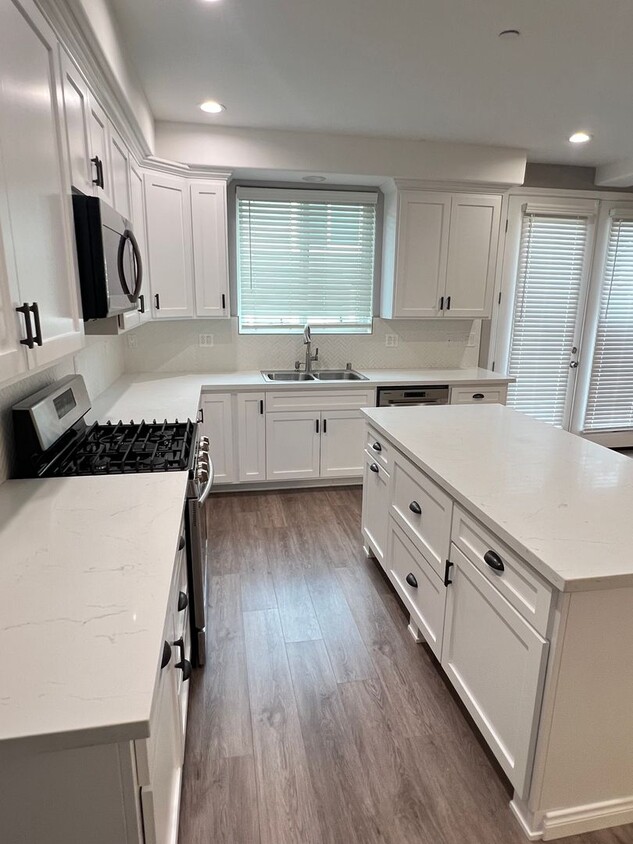 Foto principal - 806-808 Solano Ave (RR)