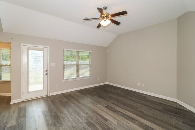 Building Photo - 8129 Jordan View Dr