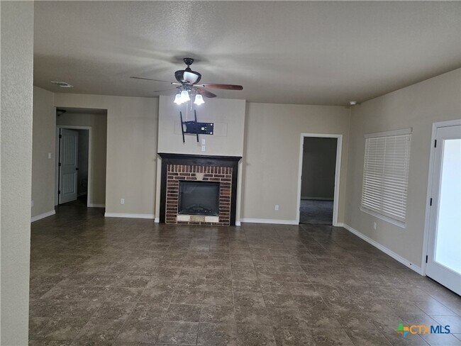 Foto del edificio - 1713 Risen Star Ln