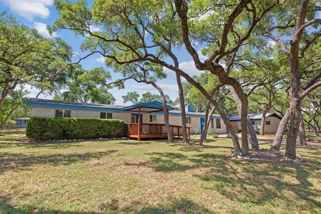 Building Photo - 6010 Oakclaire Dr