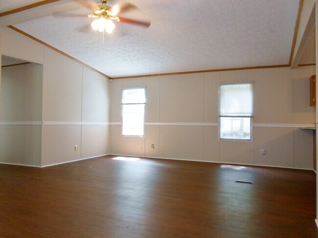 Foto del edificio - Large 3 Bedroom 3 Bathroom Modular Home in...