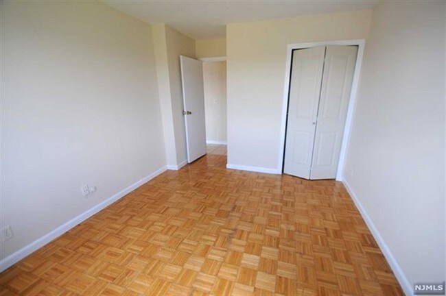 Foto del edificio - 150 Overlook Ave