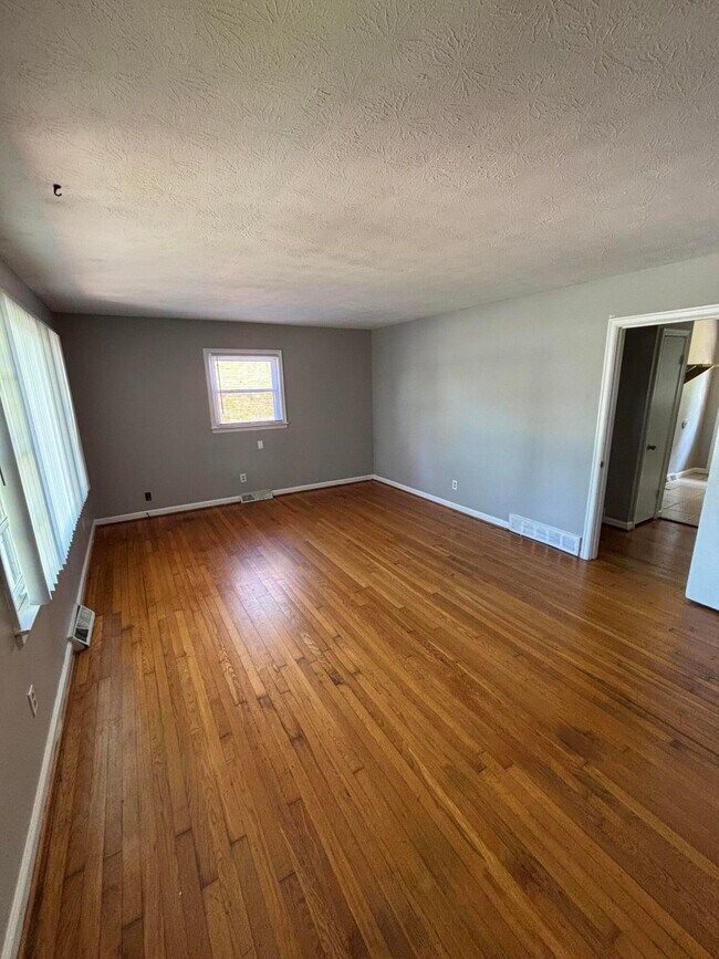 Foto del edificio - 613 Anniston Dr
