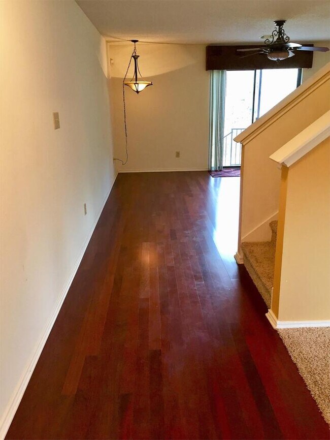 Building Photo - 319 Clover Creek