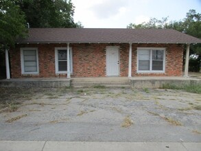 Building Photo - 105 W Ave A