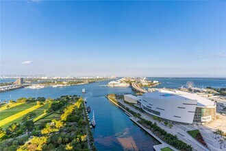 Building Photo - 900 Biscayne Blvd