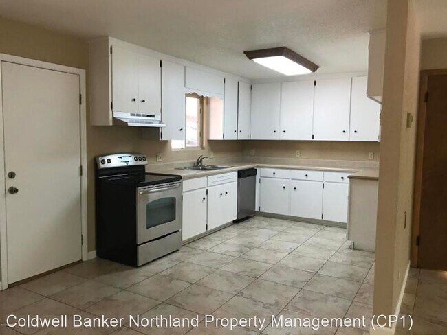 Building Photo - 3 br, 2 bath House - 6100 N Dodge Ave