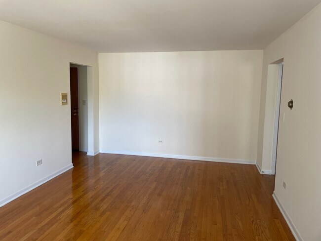Building Photo - 4840 N Linder Ave